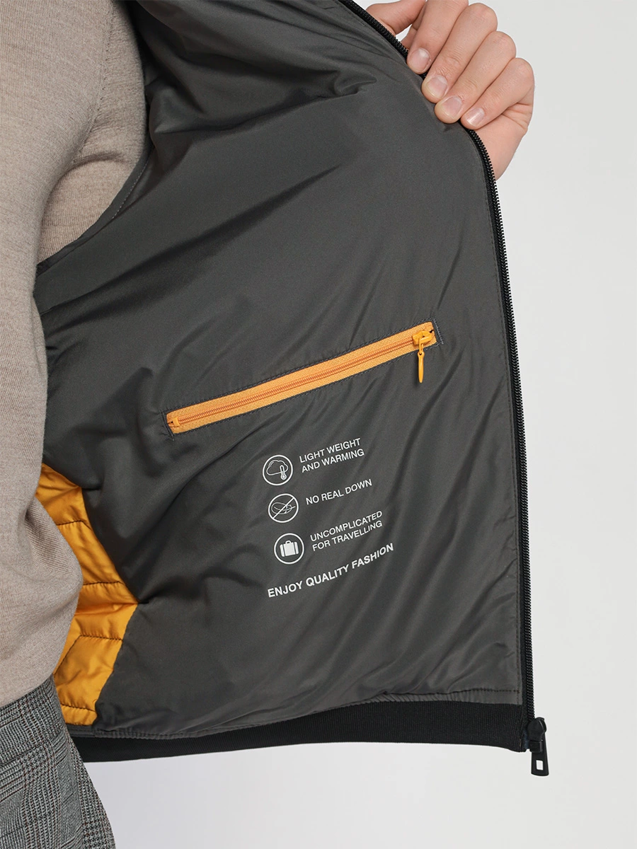 Куртка стеганая на утеплителе с воротником-стойкой